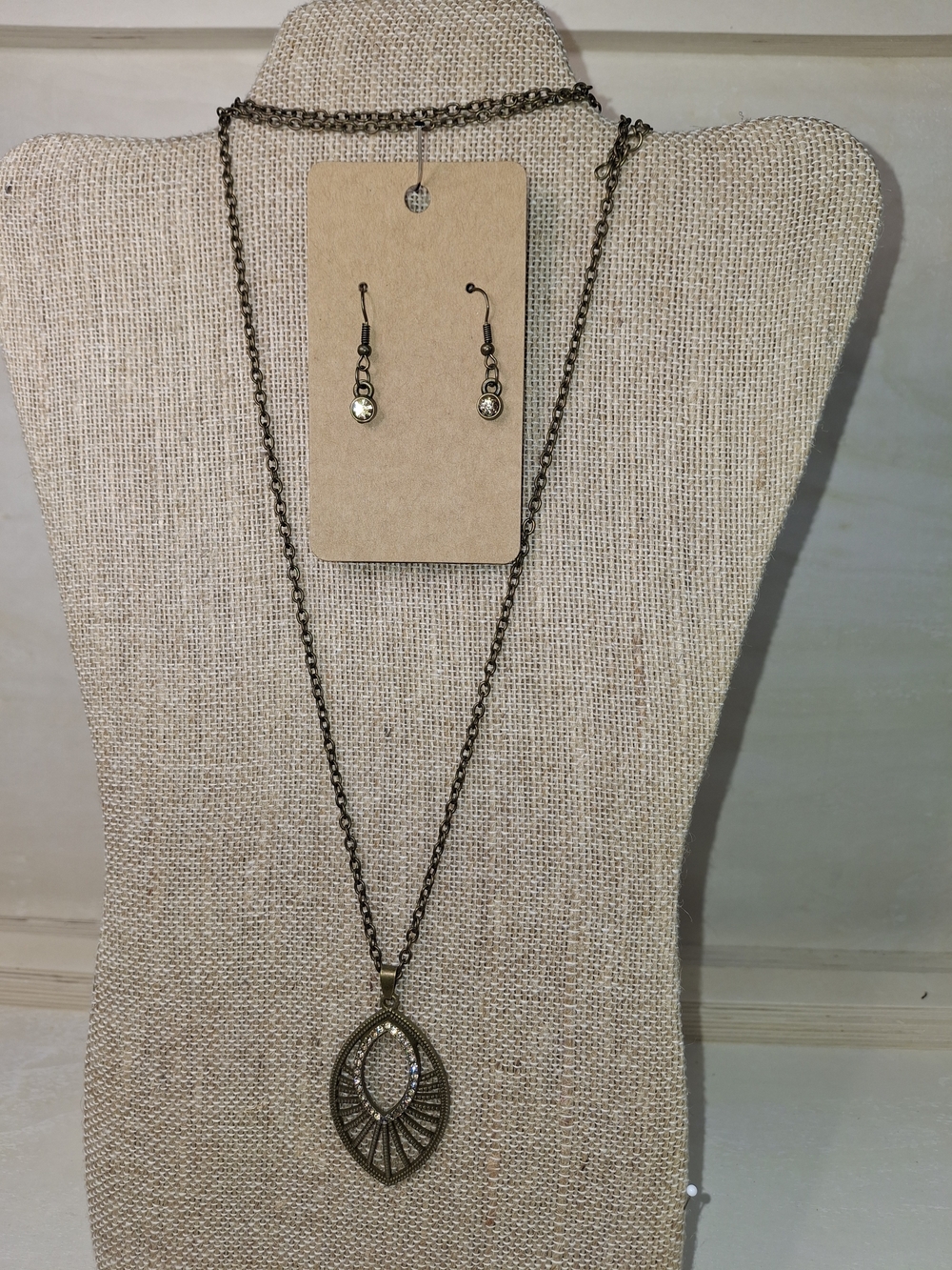 Antique Gold Teardrop Pendant Necklace & Earrings Set